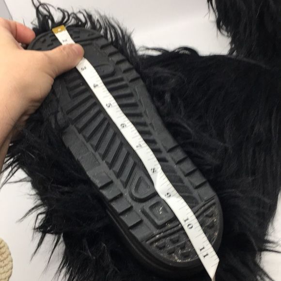 Women's Black Faux Fur Winter Boots - Picture 16 of 16